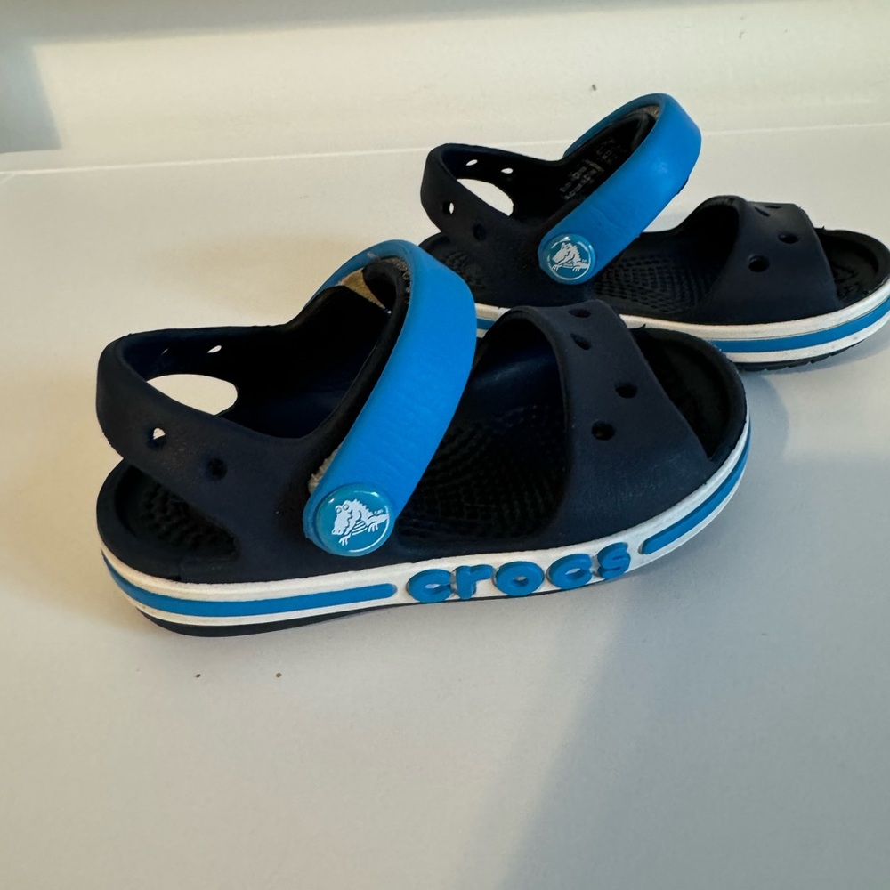 Crocs KIDS' BAYABAND SANDAL
Navy Size C 4